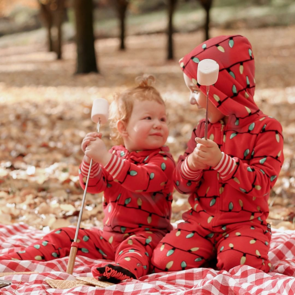 Rød julepære med hette, matchende pyjamassett