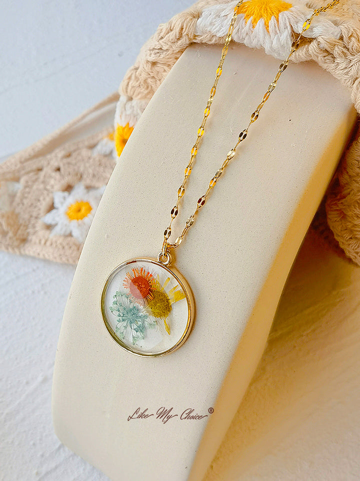 Halskette mit gepressten Blumen – Sonnenblumen-Gänseblümchen aus Kunstharz