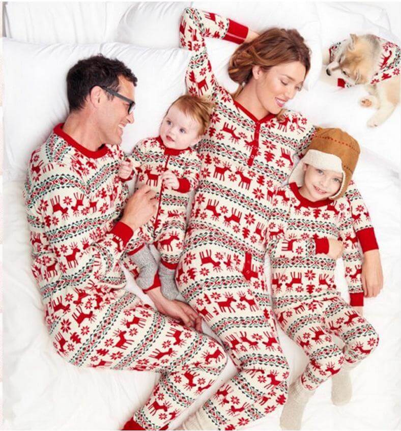Ensemble de pyjama assorti familial classique à imprimé cerf de Noël (avec vêtements pour chien de l'animal)