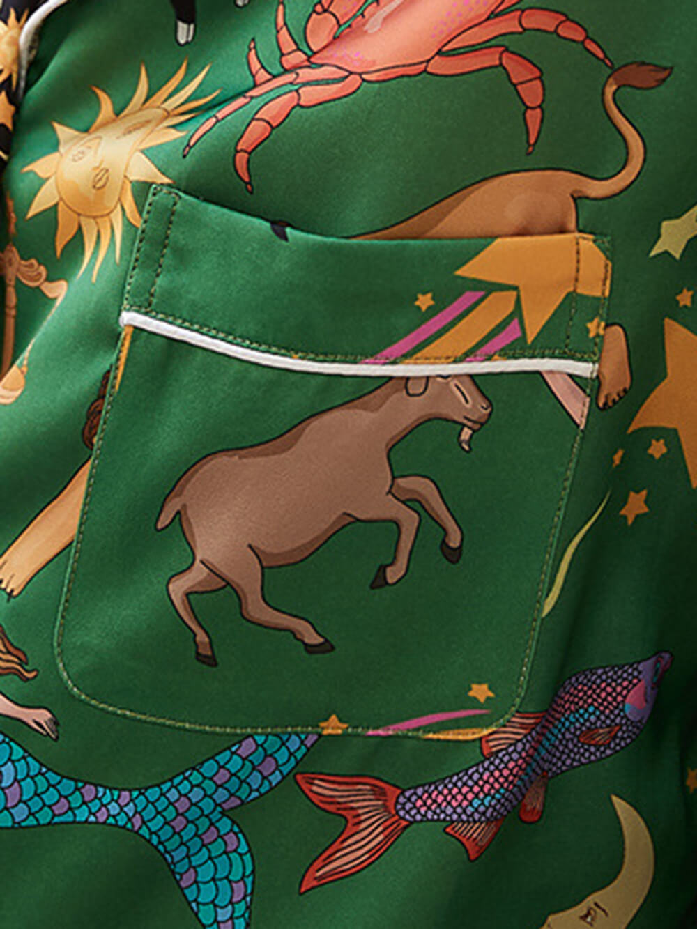 Komplet piżamy w kolorze zielonym z nadrukiem konstelacji