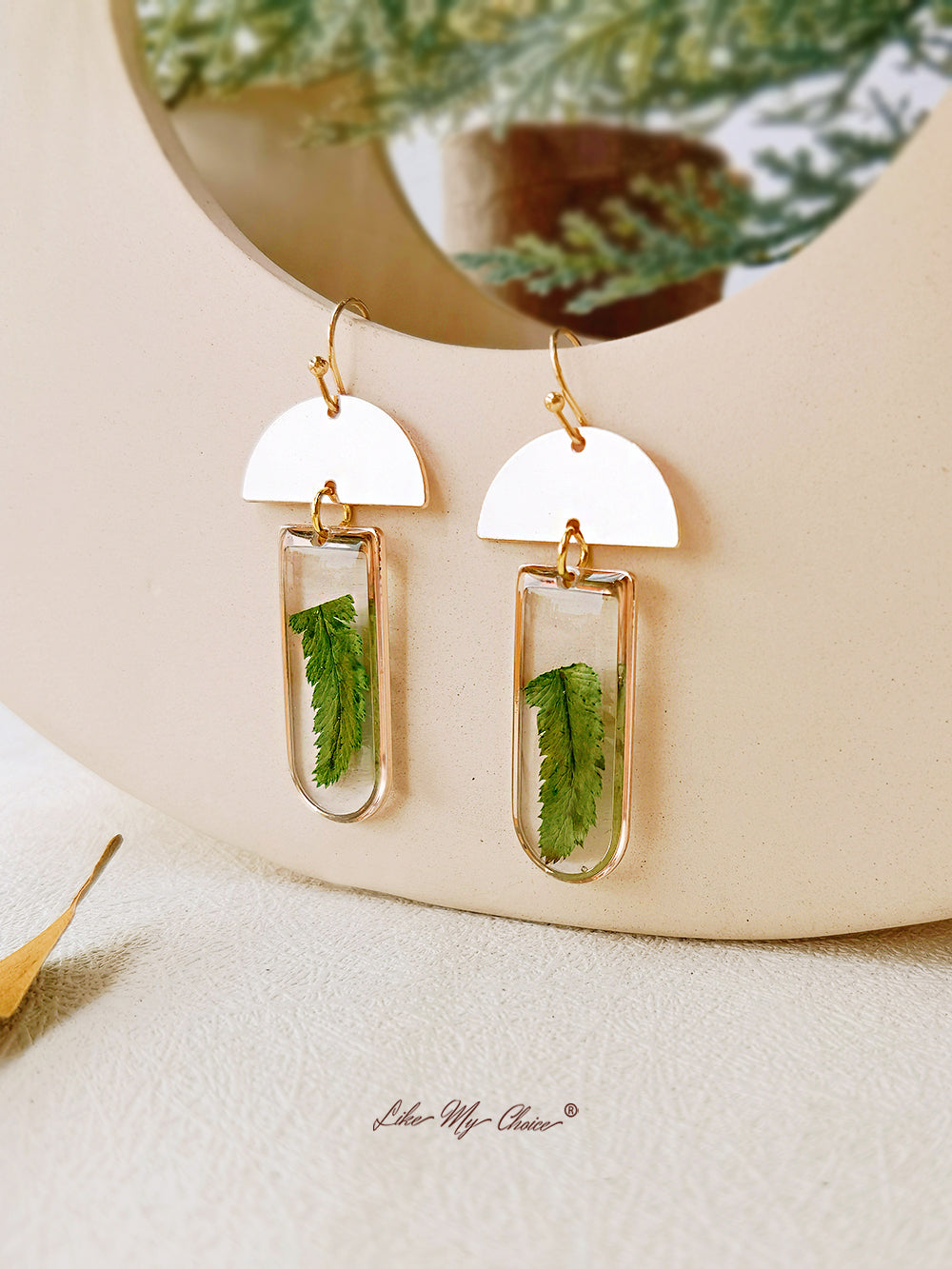 Window-shaped Brass Frames Pressed Fern Earrings