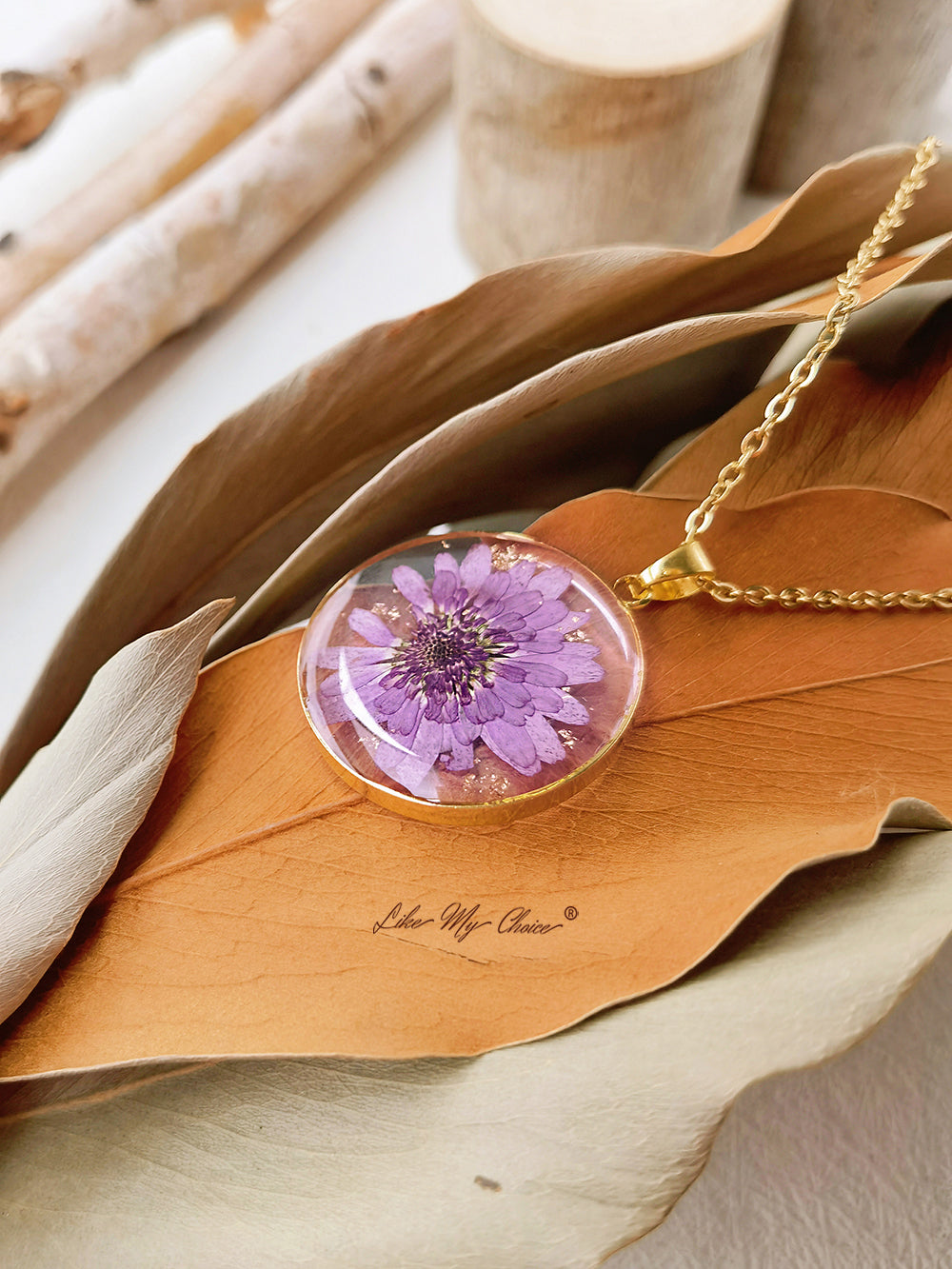 Resin Dried Flower Necklace for Nature Lovers