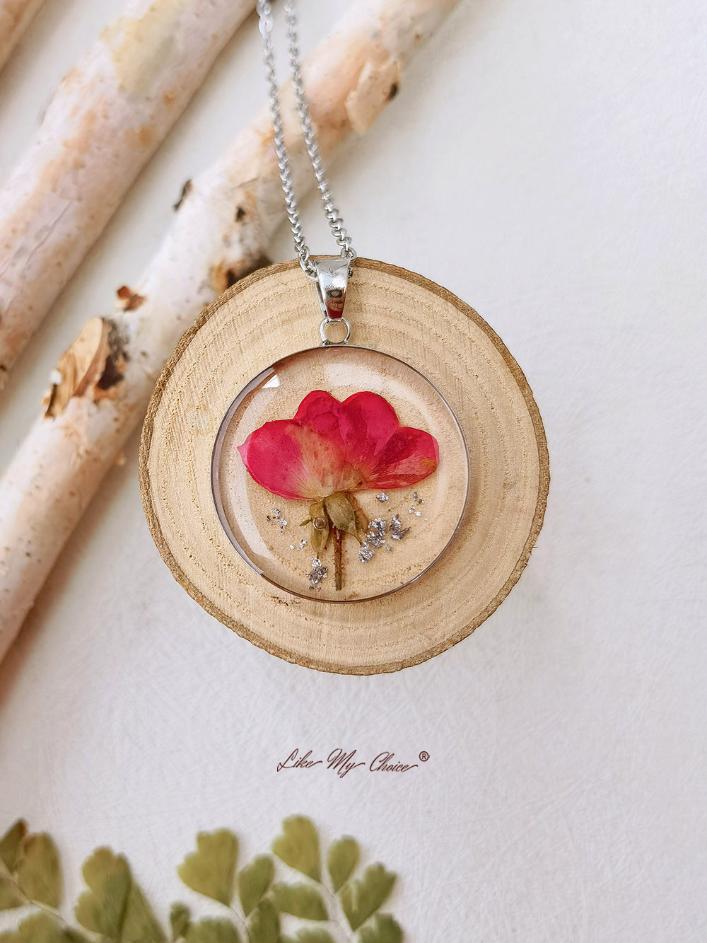 Kulatý náhrdelník Eternal Bloom - červený květ v pryskyřici