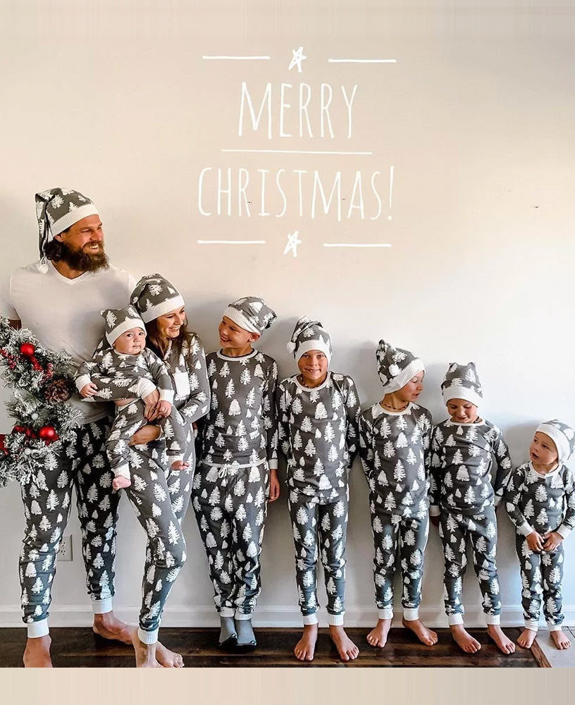 Pijamas a juego familiares con estampado de árbol de Navidad gris y blanco