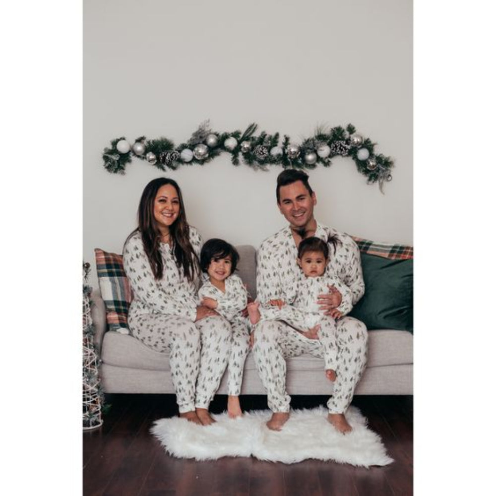 Conjuntos de pijamas familiares a juego con pequeño árbol de Navidad blanco (con pijama de perro mascota)
