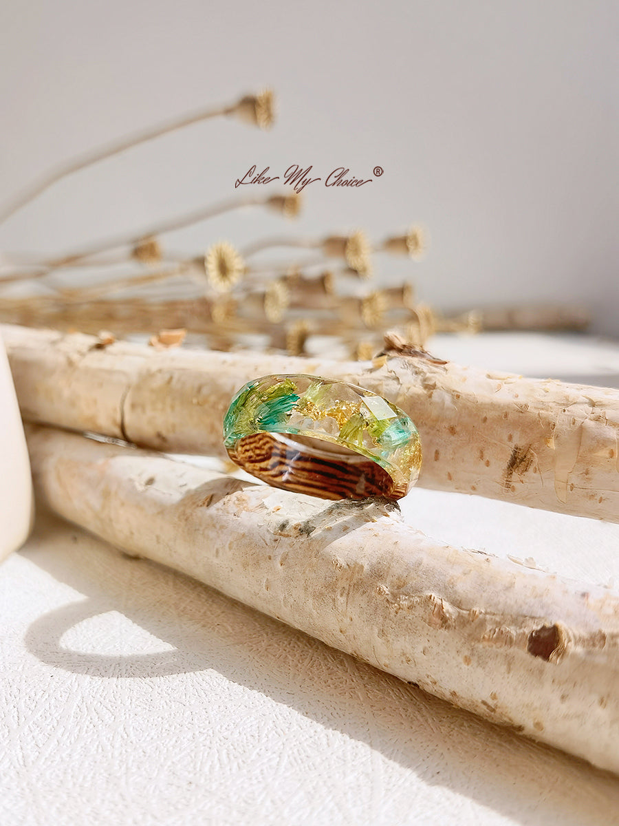 خاتم مصنوع يدويًا من الراتينج مرصع بالزهور المجففة - ذهبي فويل أخضر