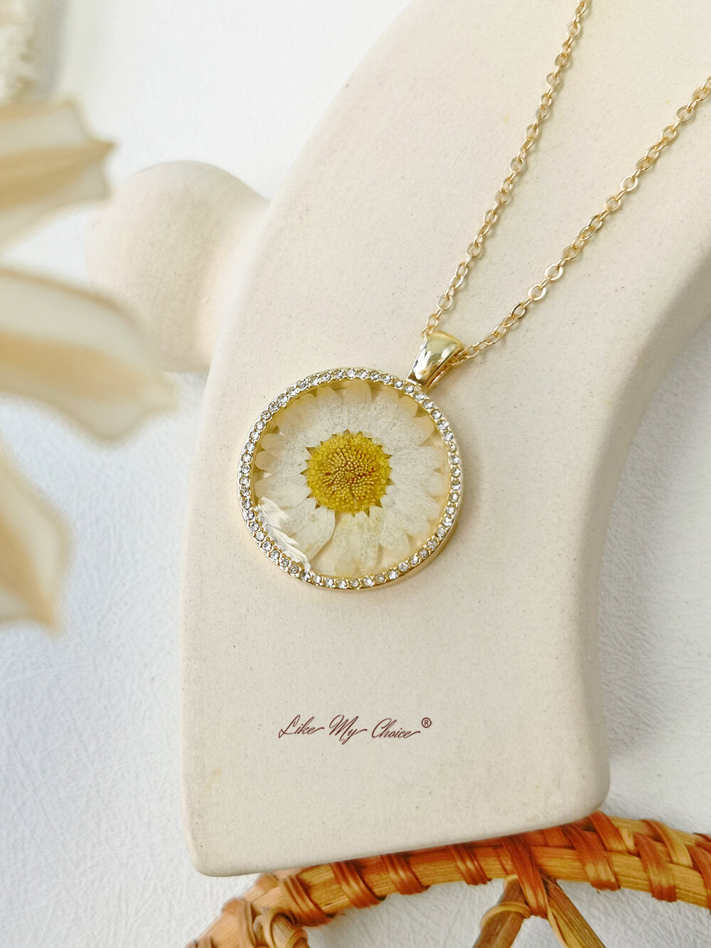 Collier pendentif en cristal rond en résine fleur mois de naissance
