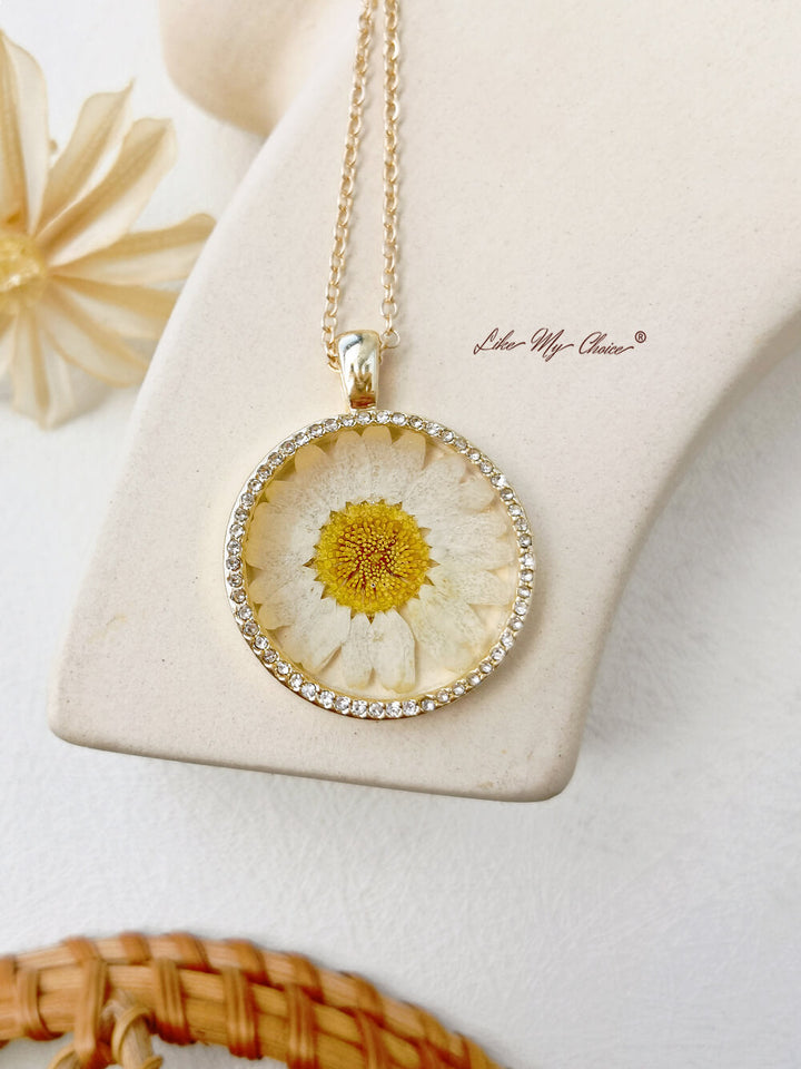 Daisy Flower Resin Round Crystal Pendant Necklace
