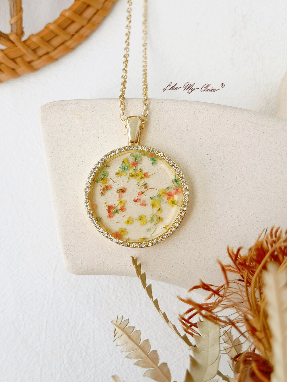 Floral Resin Round Crystal Pendant Necklace