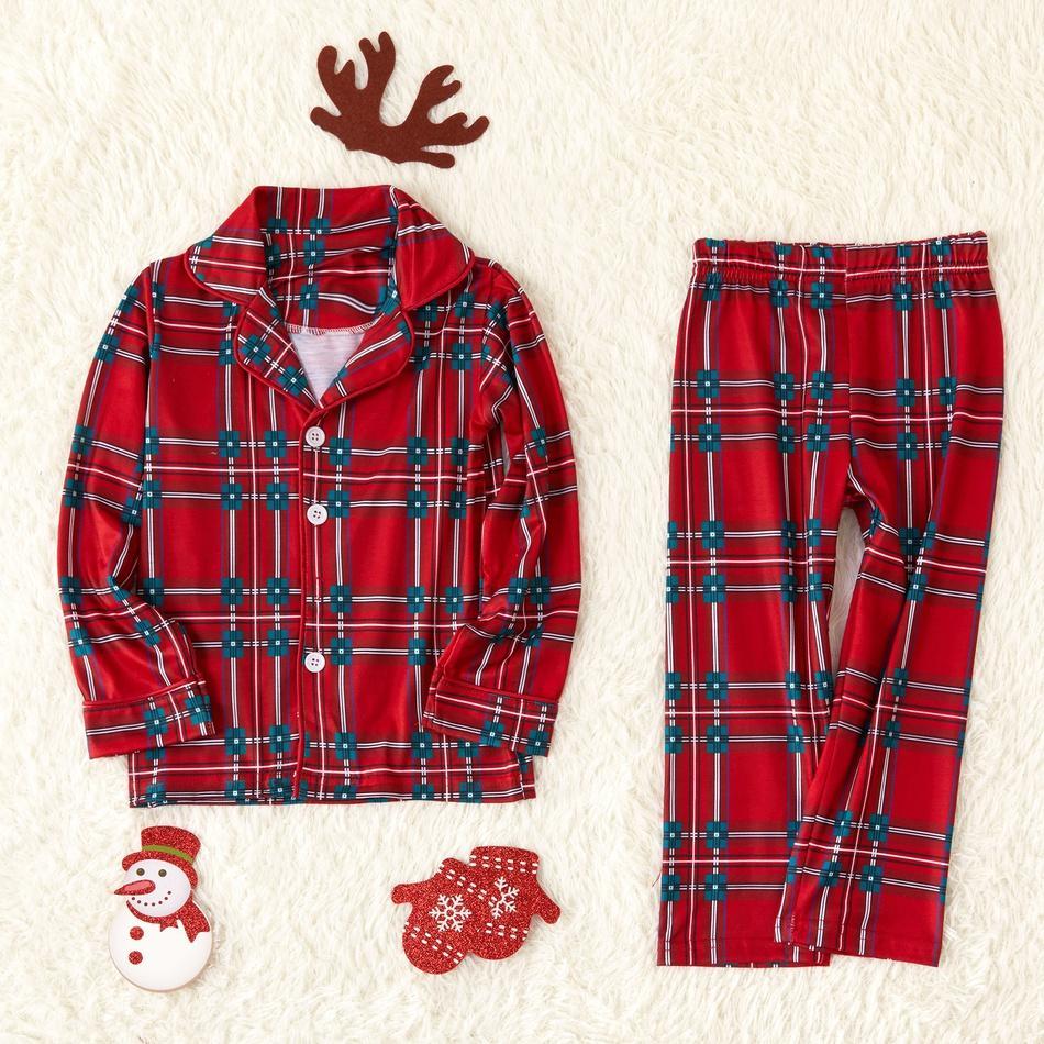 Passende Familien-Pyjama-Sets mit weihnachtlichem Karo-Revers