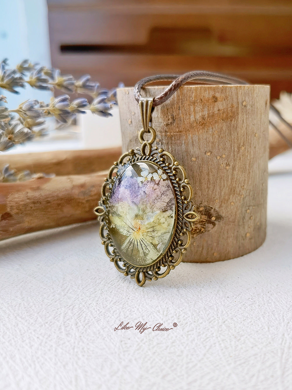 Tříbarevný kulatý vintage náhrdelník ze suchých květin