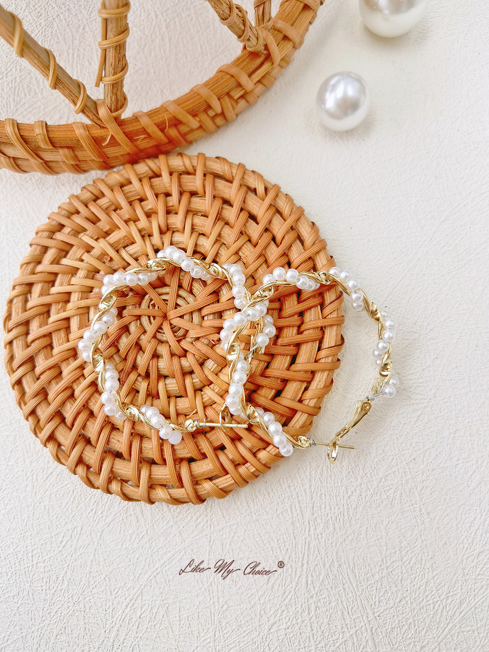 Fantazyjne perłowe muzy: spiralne kolczyki z perłami inspirowane stylem Boho