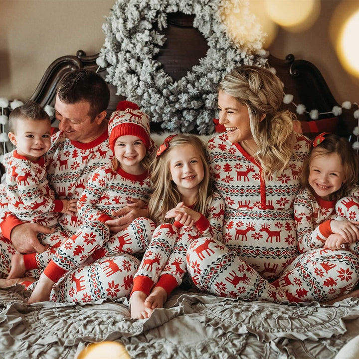 Ensemble de pyjama assorti familial classique à imprimé cerf de Noël (avec vêtements pour chien de l'animal)