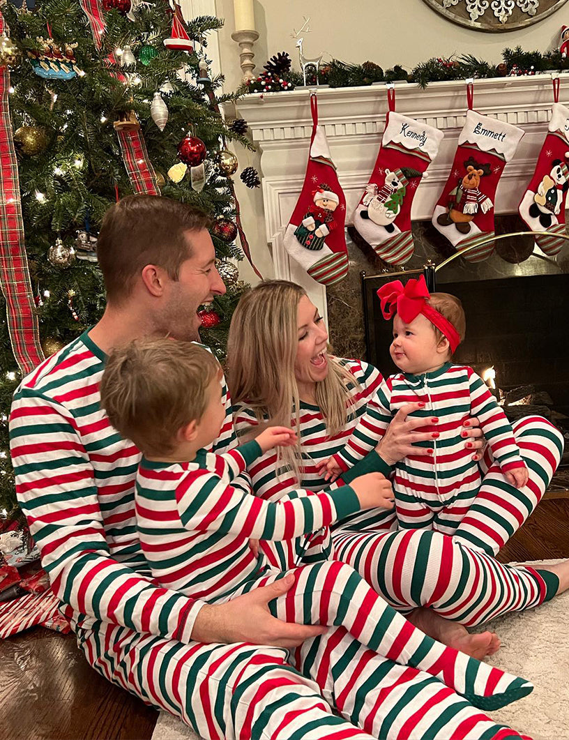 Zelená červená a bílá pruhovaná rodinná sada pyžama
