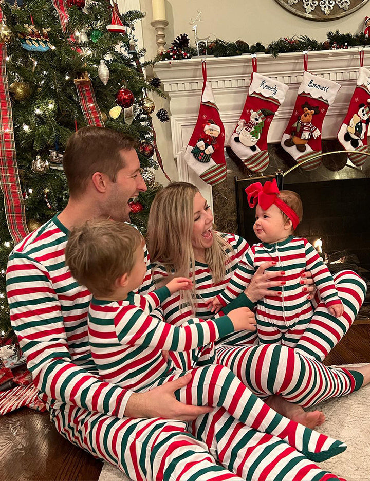 Groen rood en wit gestreepte familie bijpassende pyjamaset