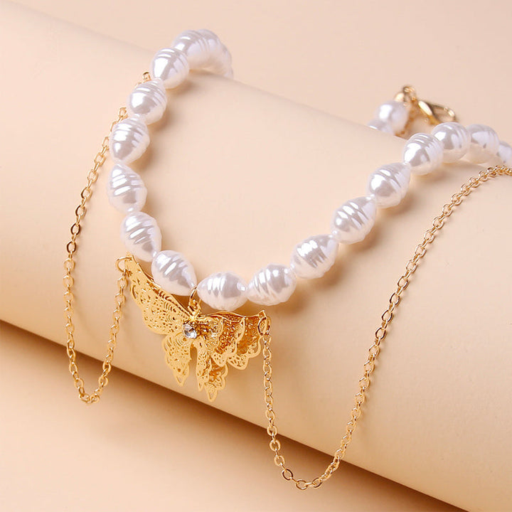 Collana con pendente a forma di farfalla di perle
