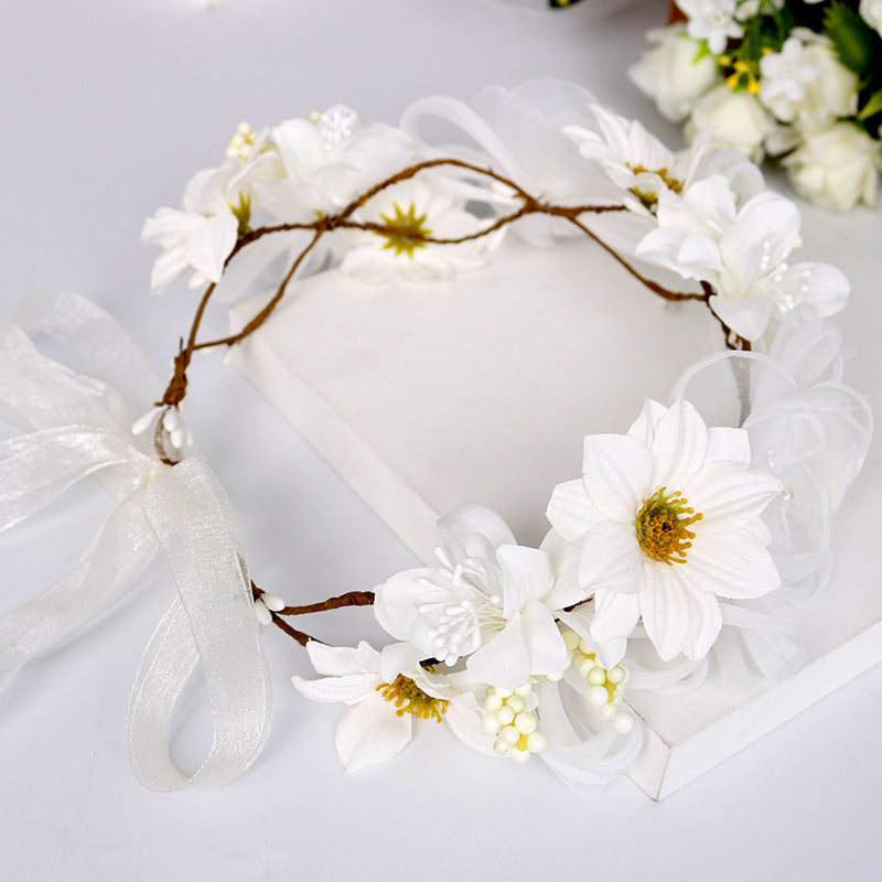 Bílá krajka květinová koruna