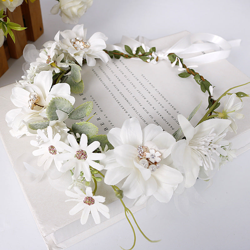 Weiße Perlen-Strass-Blumenkrone