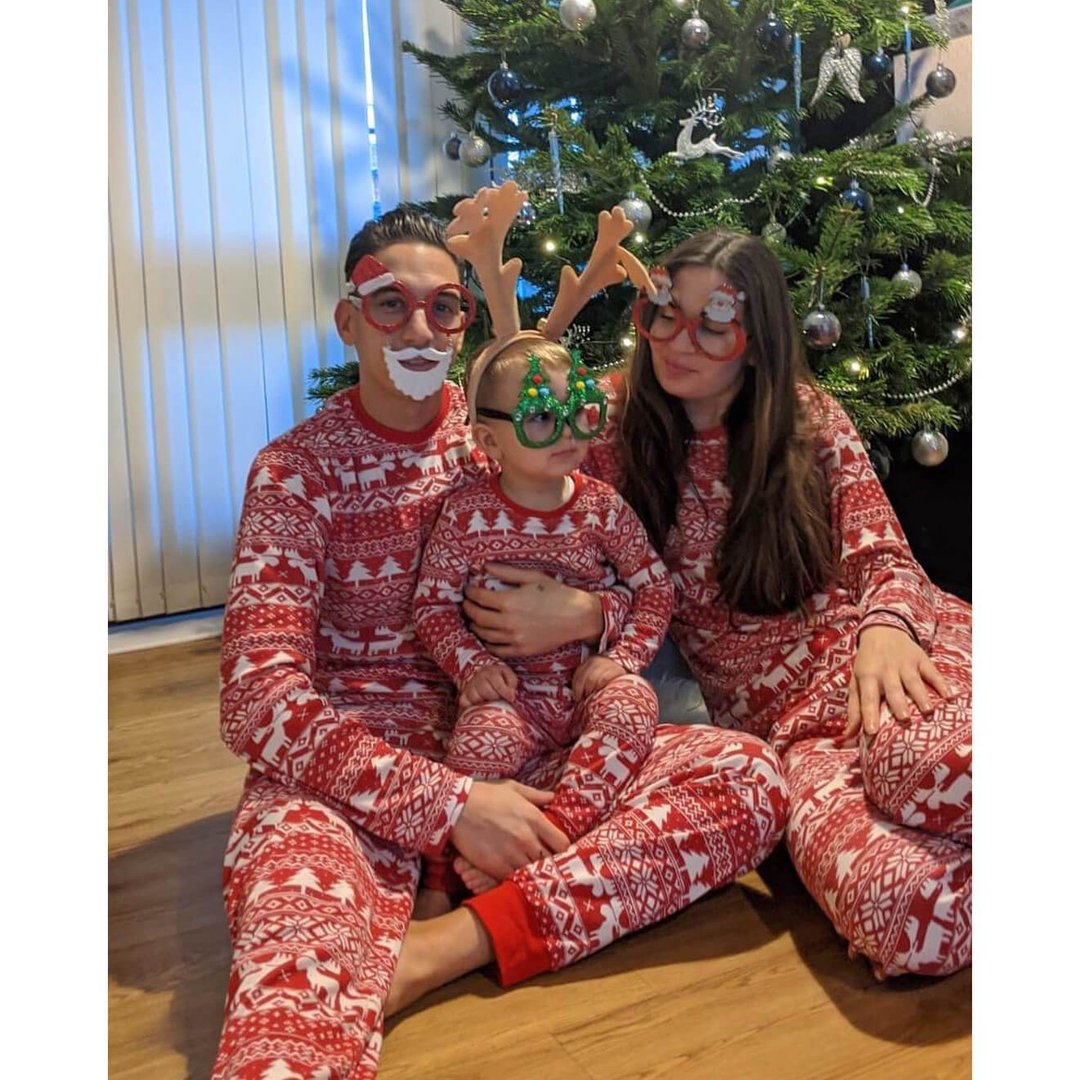 Rødt og hvitt juletrykk Familiematchende pyjamassett