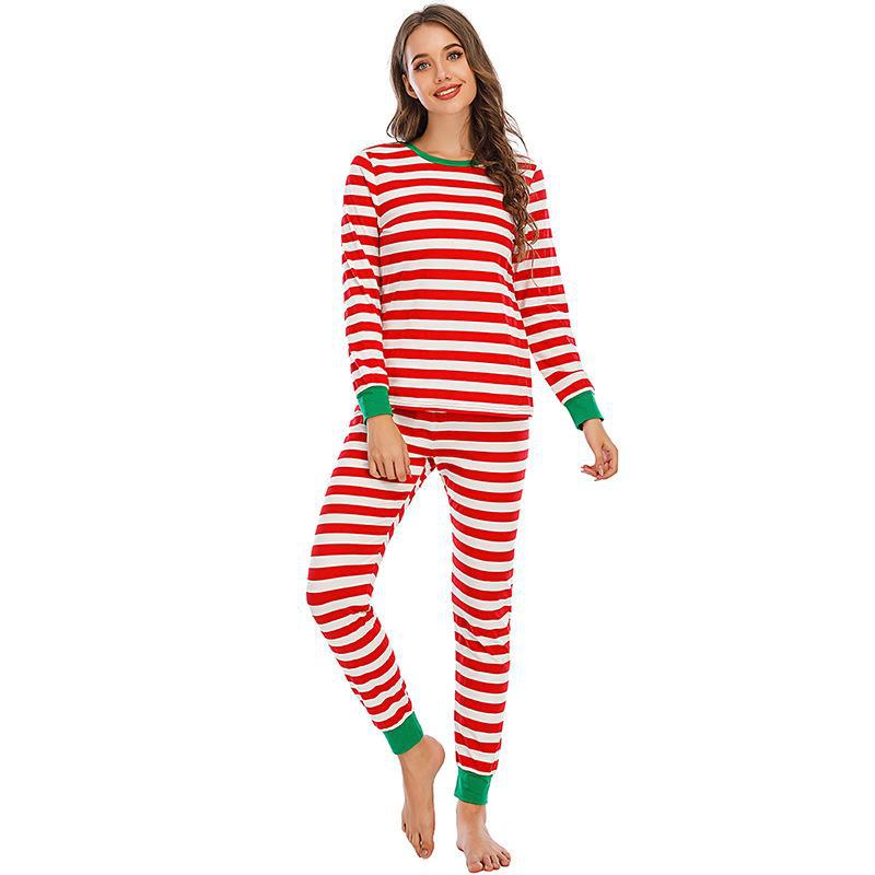 Conjunto de pijama a juego familiar con cuello verde a rayas rojas y blancas