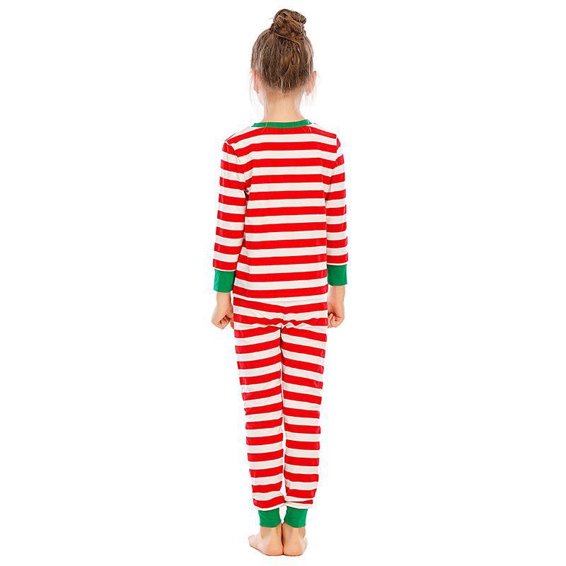 Conjunto de pijama familiar listrado vermelho e branco com gola verde