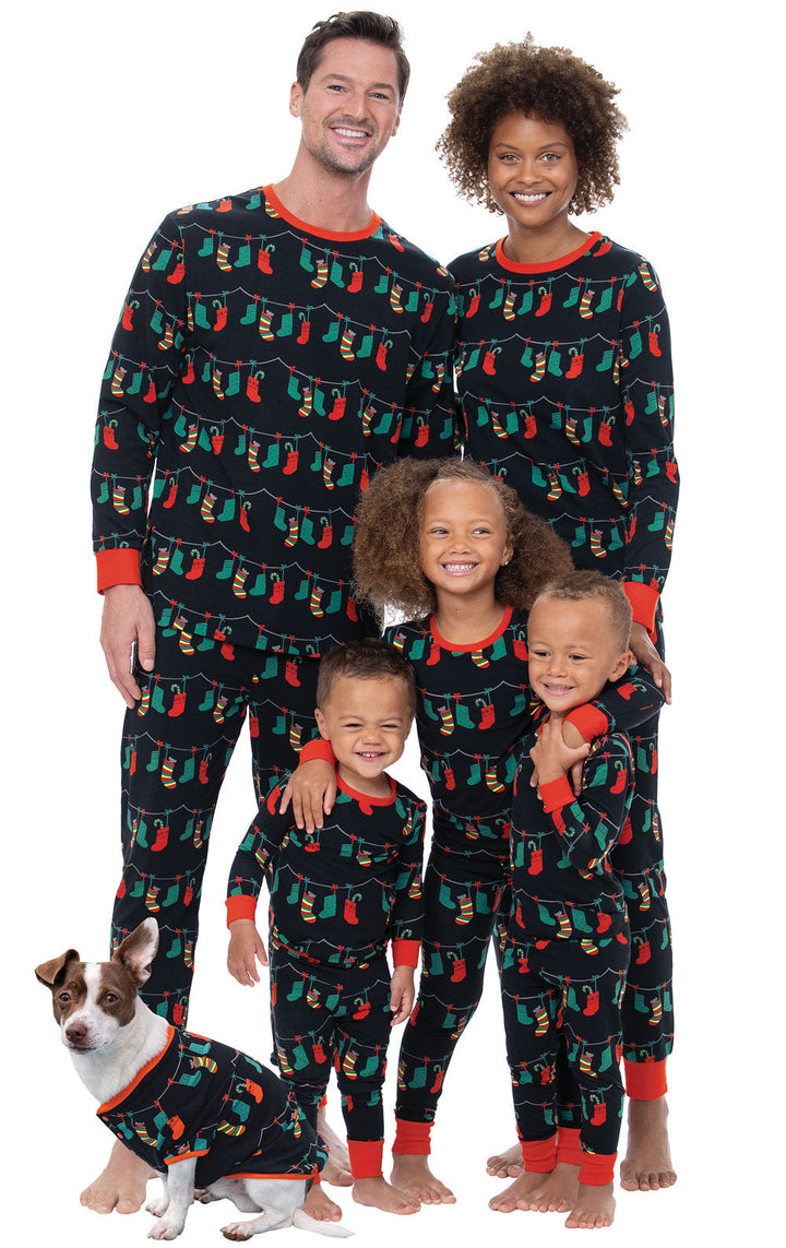 Sort julelyspære familiematchende pyjamassett (med hundeklær til kjæledyr)