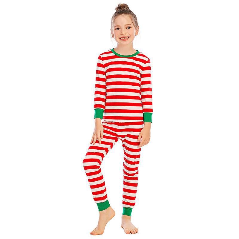 Ensemble de pyjamas assortis pour la famille à col vert rayé rouge et blanc