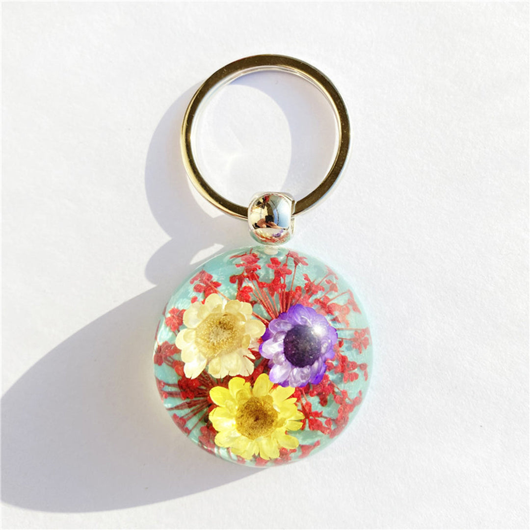 Hemisphere Amber Dried Flower Daisy Keychain