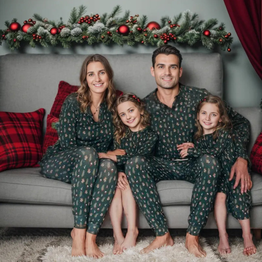 Grønt juletre familiematchende pyjamas (med hundeklær til kjæledyr)