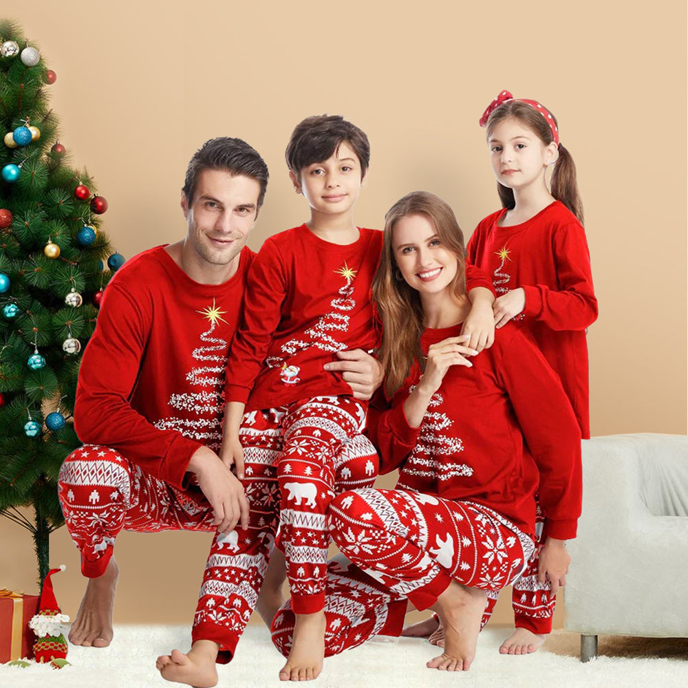 Rødt juletræsprint Familiematchende pyjamassæt