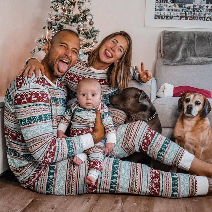 God jul Familiematchende pyjamassett Grå julepyjamas