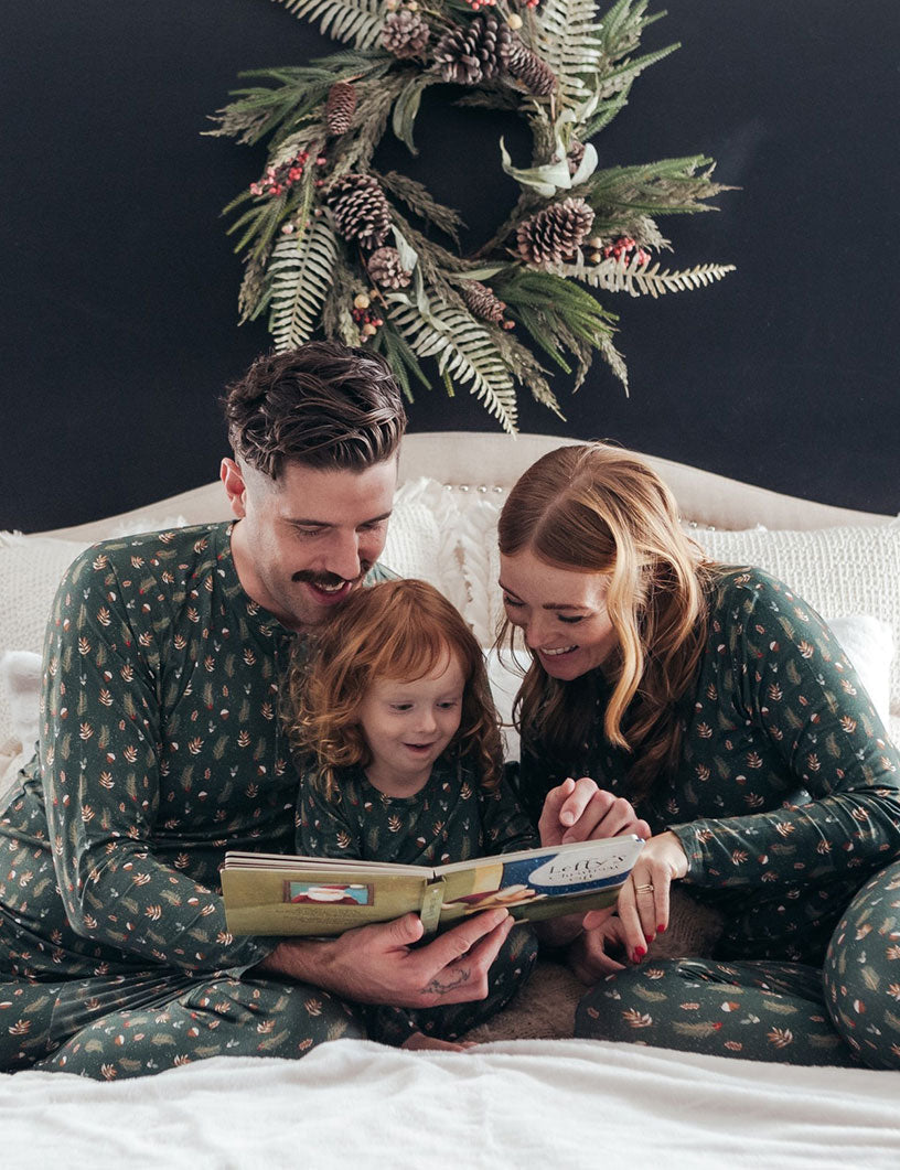 Zelený vánoční stromeček ladící s pyžamem (s oblečky pro psa Peta)