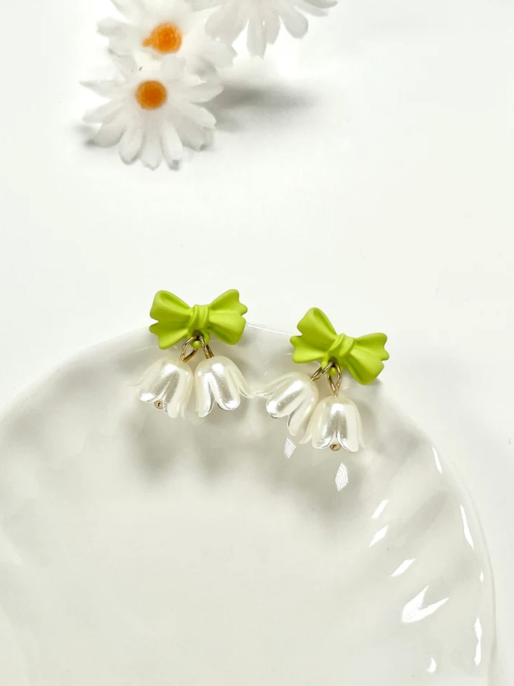 Śliczne Kolczyki Tassel - Tulipany Bow Białe Kwiaty Wróżki
