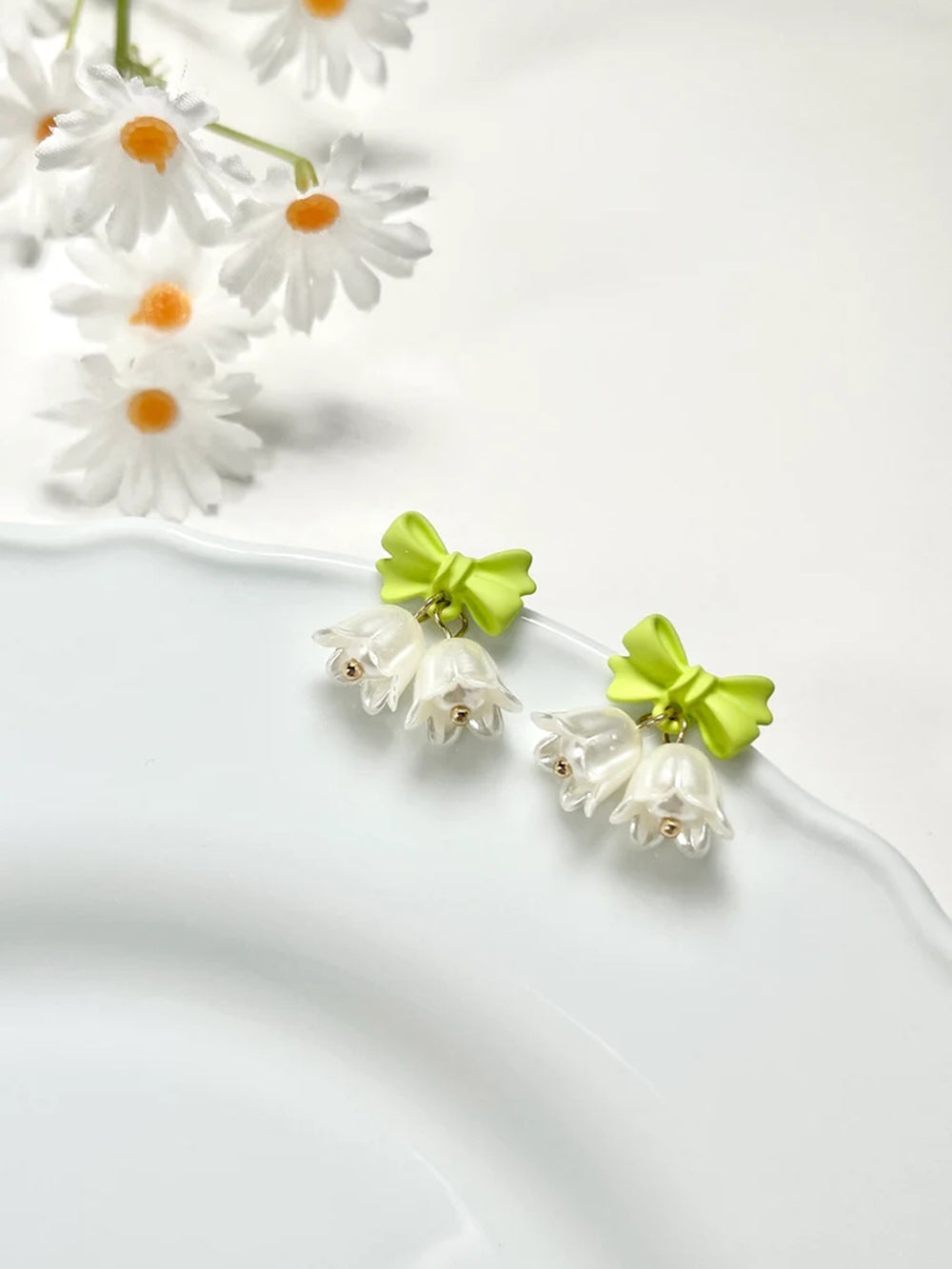 עגילי ציצית חמודים - טוליפ קשת פרחי פיות לבנים