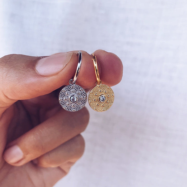 Kolczyki z cyrkoniami w stylu czeskiej monety