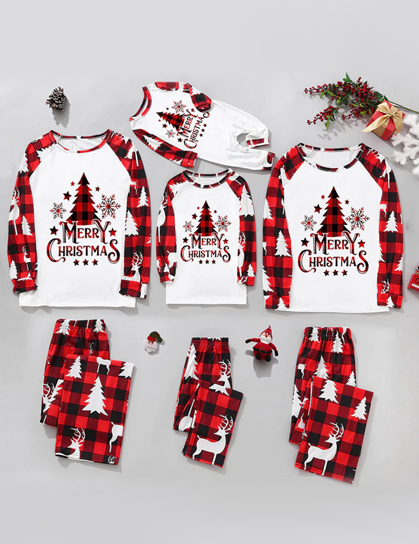 Conjuntos de pijamas combinando para a família com padrão de árvore de Natal xadrez vermelho