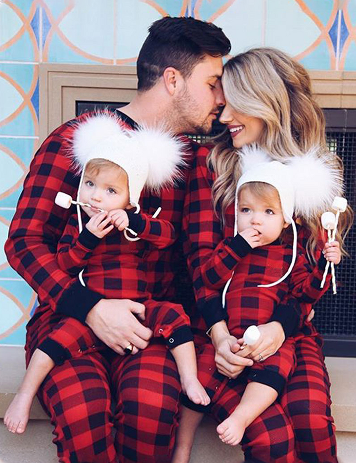 Set pigiama coordinato per famiglia scozzese nero-rosso natalizio