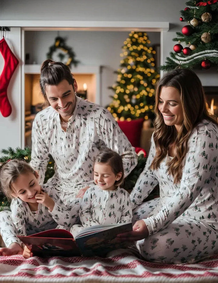 흰색 작은 크리스마스 트리 가족과 어울리는 잠옷 세트(애완견 파자마 포함)