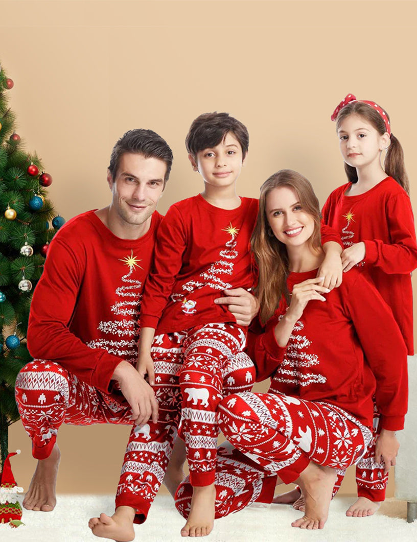 Rode kerstboomprint, perfect bijpassende pyjamasets